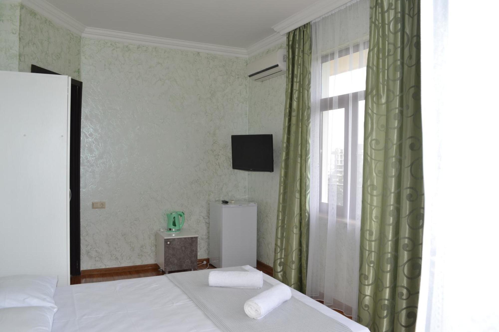 Sunny Hotel Batumi Махинари Екстериор снимка