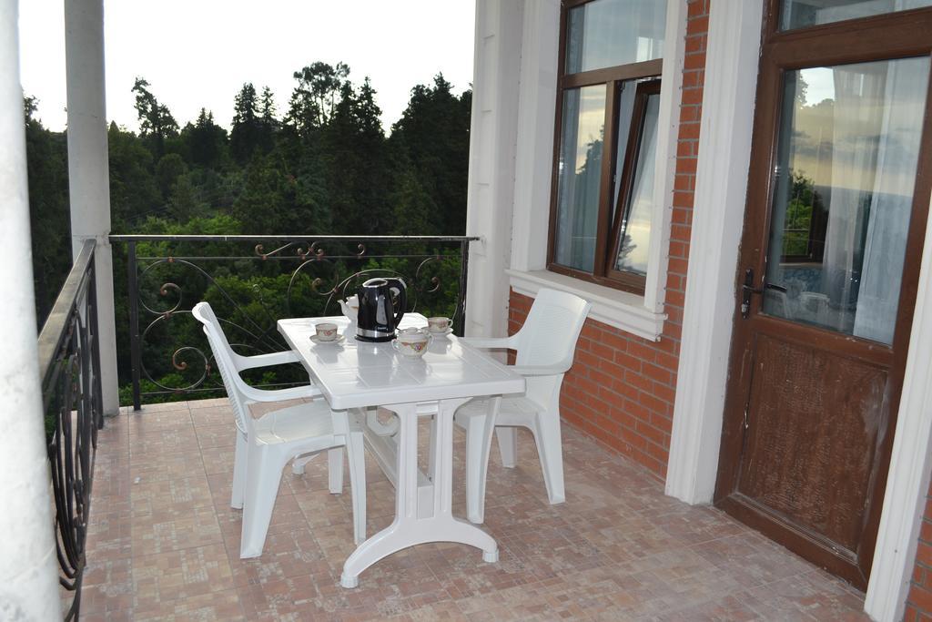 Sunny Hotel Batumi Махинари Екстериор снимка