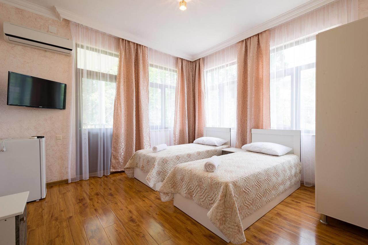 Sunny Hotel Batumi Махинари Стая снимка